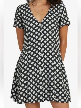 RVCA Black Dress with White Geometric Print in new without tags condition! Sz. S